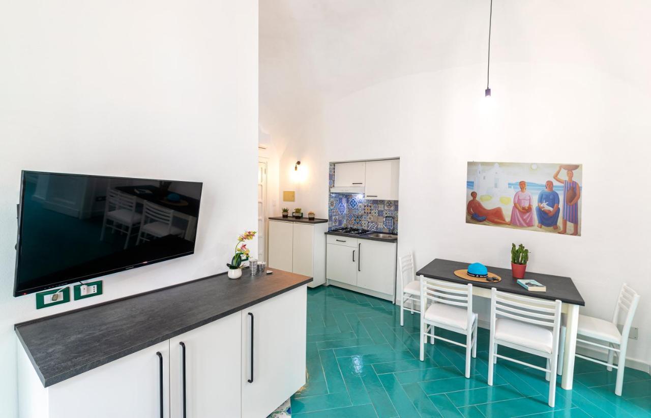 Ischia Domus Apartment ภายนอก รูปภาพ